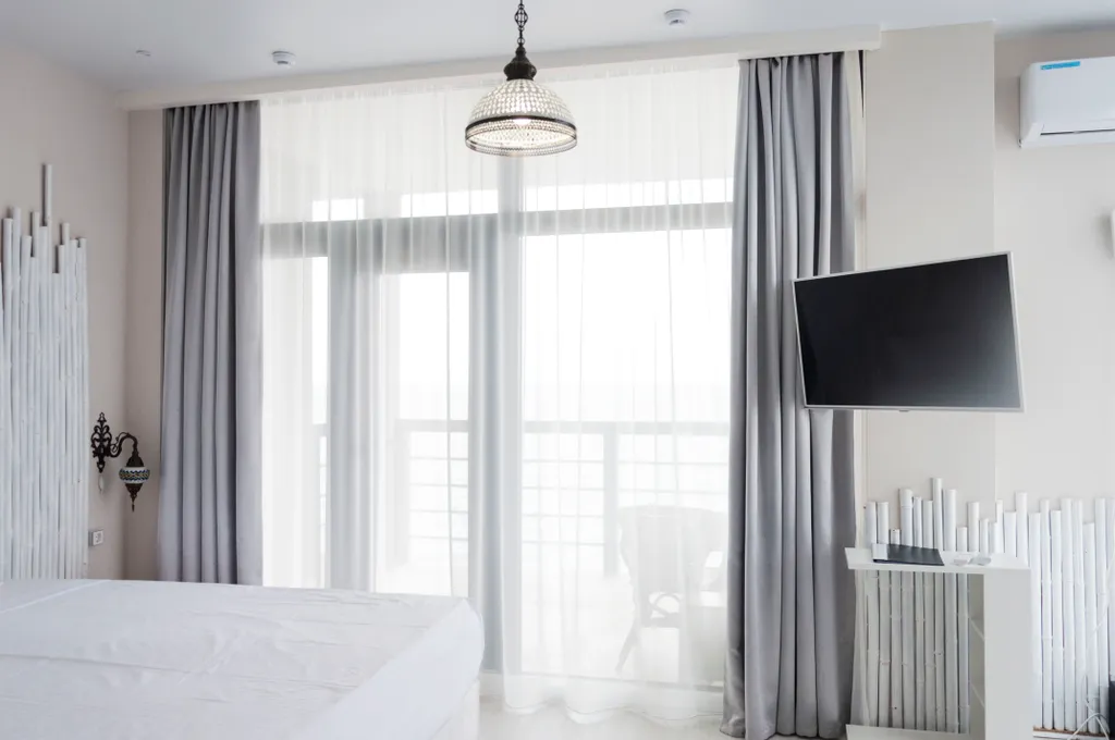 Небольшой люкс с дизайнерским интерьером и прямым видом на море