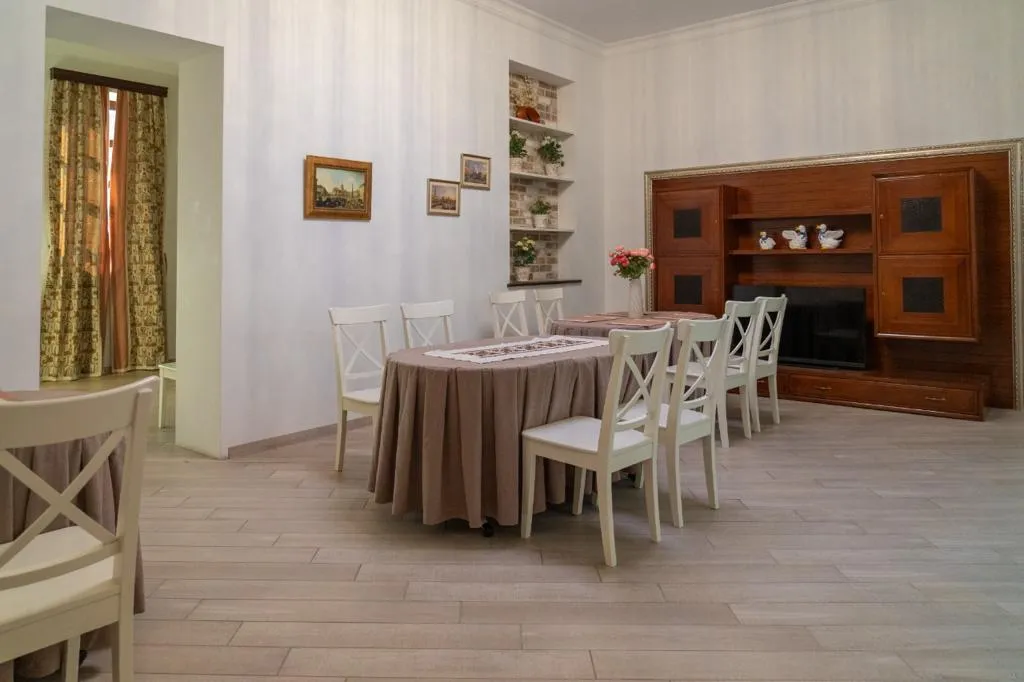 Дом "Вромса" на Хлебной - новый, брутальный, спокойный, комфортный.