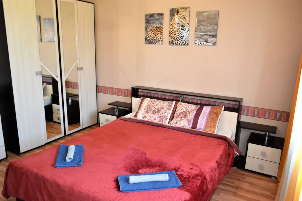 Двухкомнатная квартира с раздельными комнатами в центре возле МАГУ — аренда посуточно в Мурманск