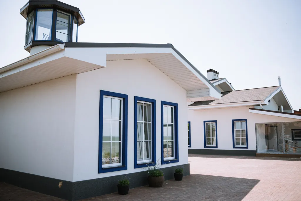 Дом на берегу моря с баней