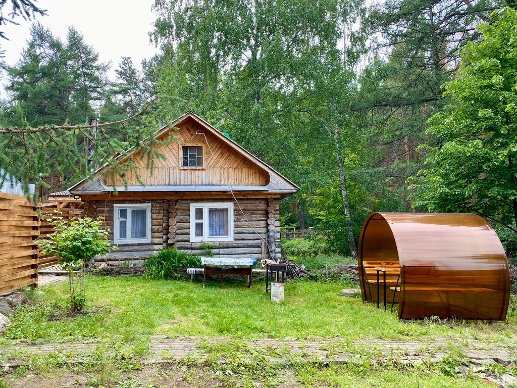 Уютный домик с антуражной печью у леса в 3 километрах от ГЛЦ