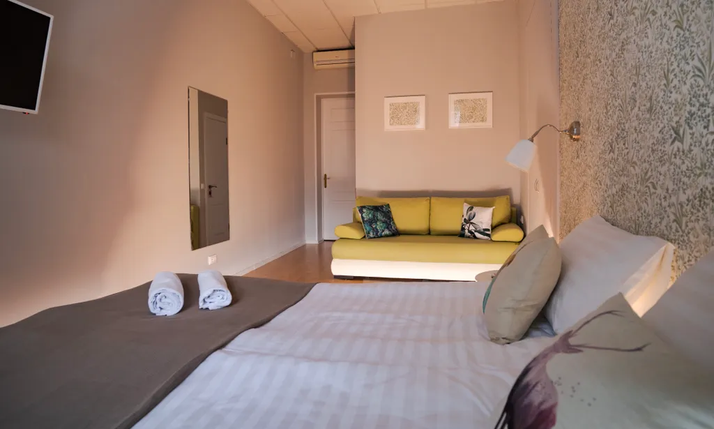 8-комнатная Квартира