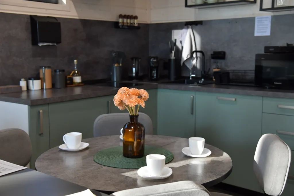 Дом на семью или компанию в лесу у большой воды