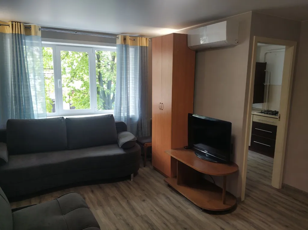 2-комнатная квартира для 7 гостей около площади Ленина