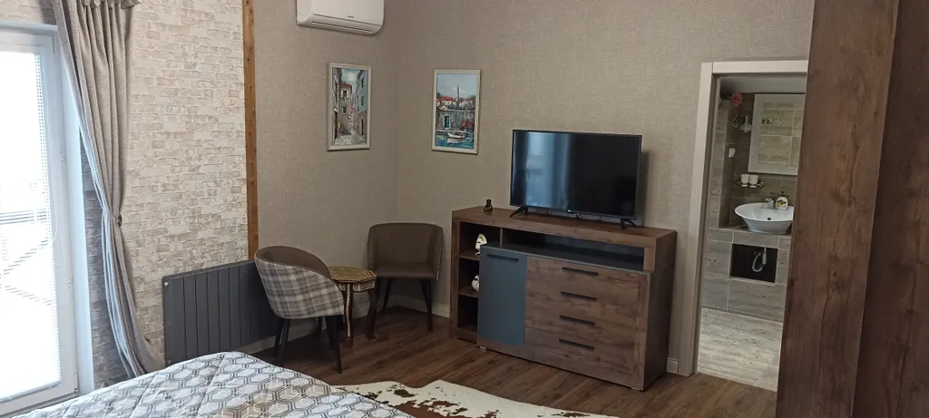 Домик у озера