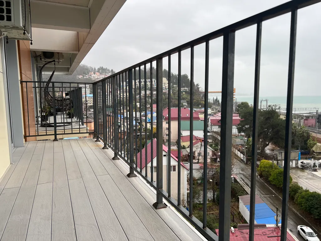 Квартира с двумя открытыми балконами и видом на море