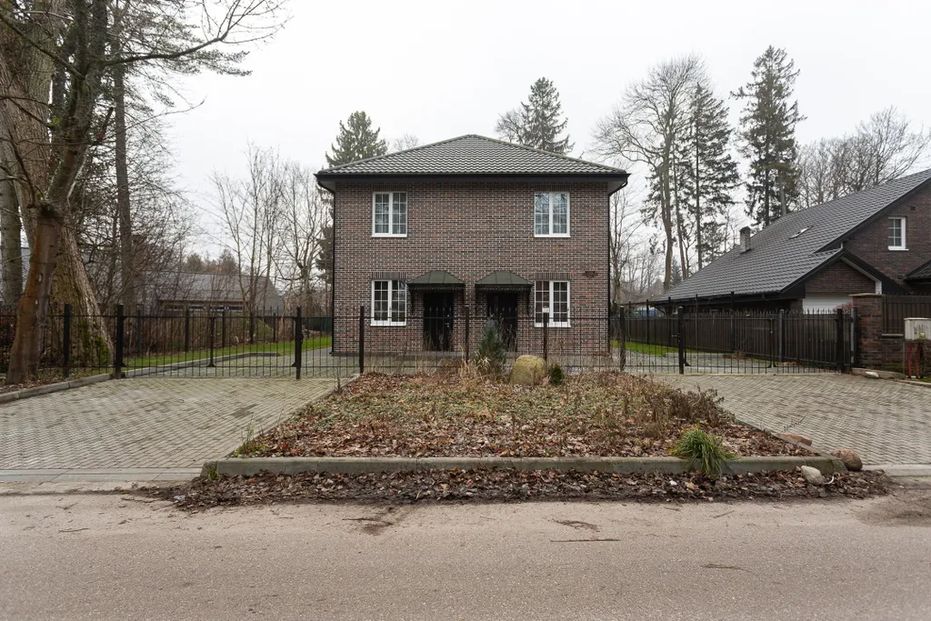 На первой линии от моря сдам полдома