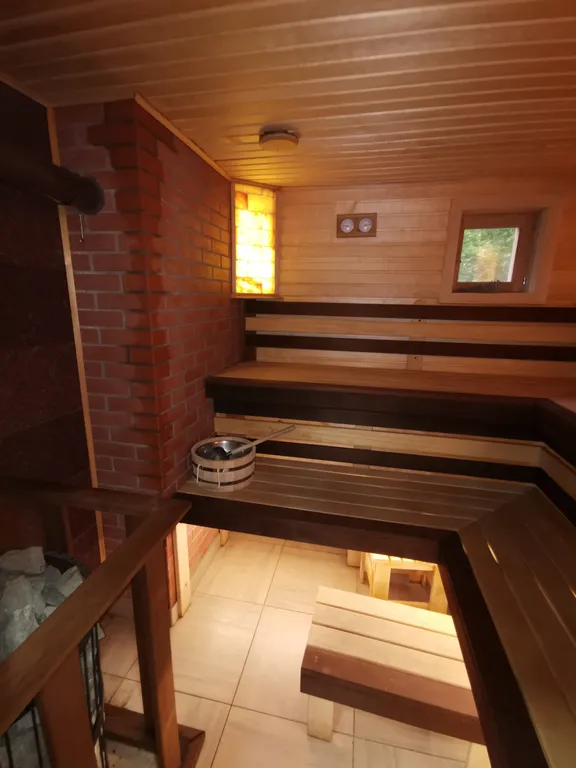 Уютный коттедж из бруса с бассейном