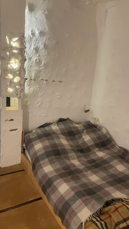 Арт-баня дюпло возле реки в окружении реликтового леса