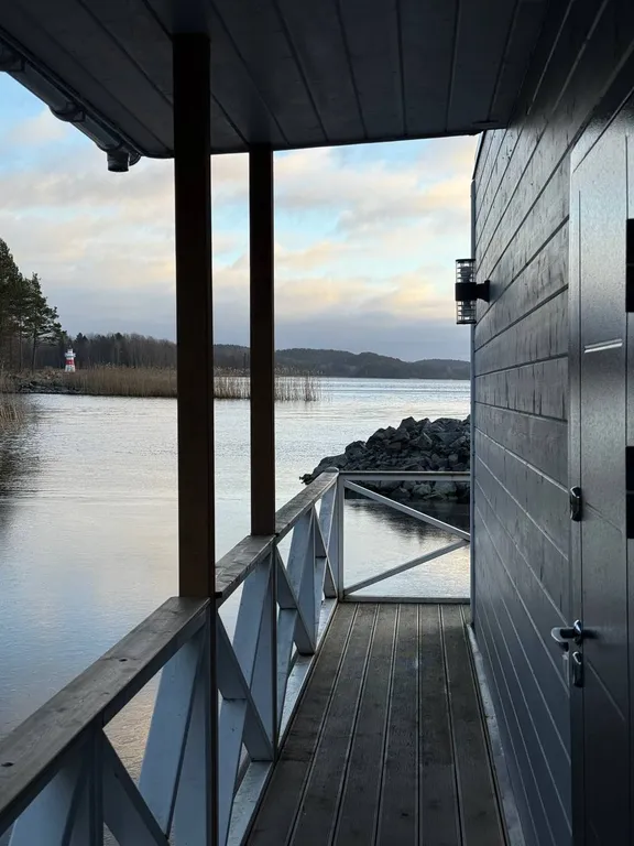 Дом на воде с двумя спальнями