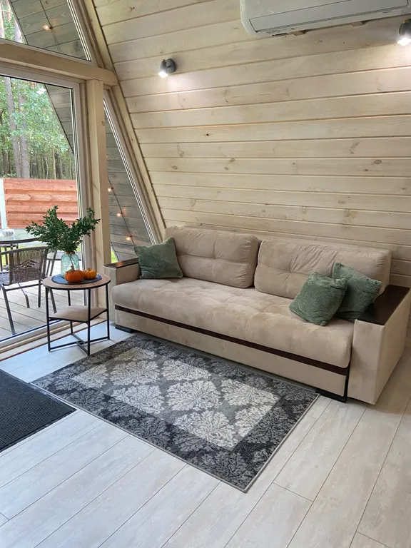 Треугольный дом в лесу Gray