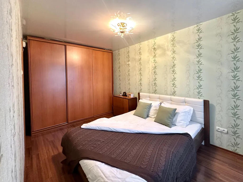 Уютная двухкомнатная на Заре с двумя кроватями