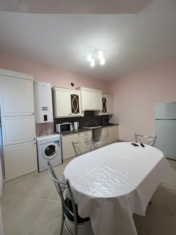 Уютный 2-этажный дом недалеко от моря до 9 гостей.