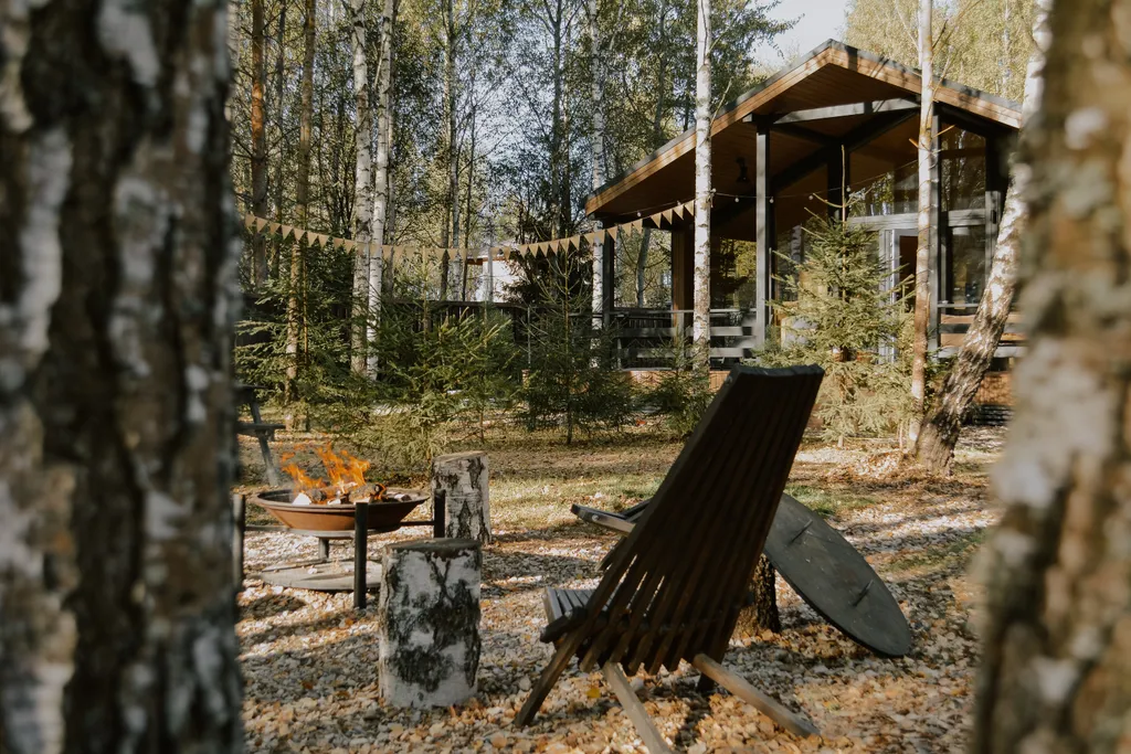 С сауной и камином одноэтажный барн в березовой роще