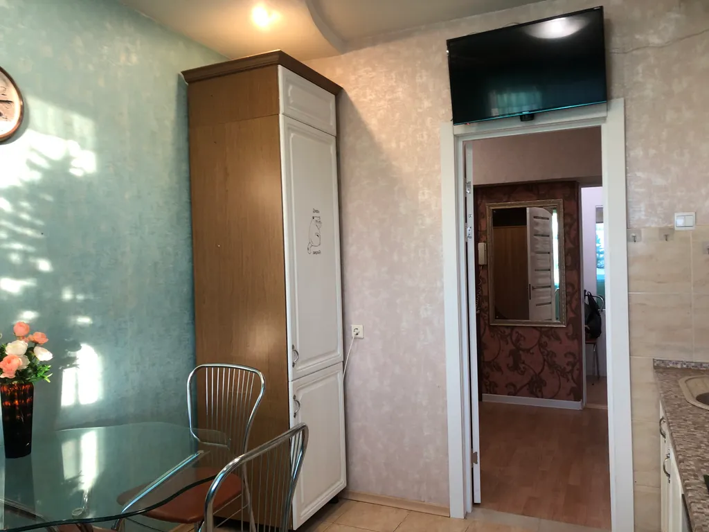 Уютная двушка в хорошем доме возле ЦУМа, рядом с Новогодней Елкой