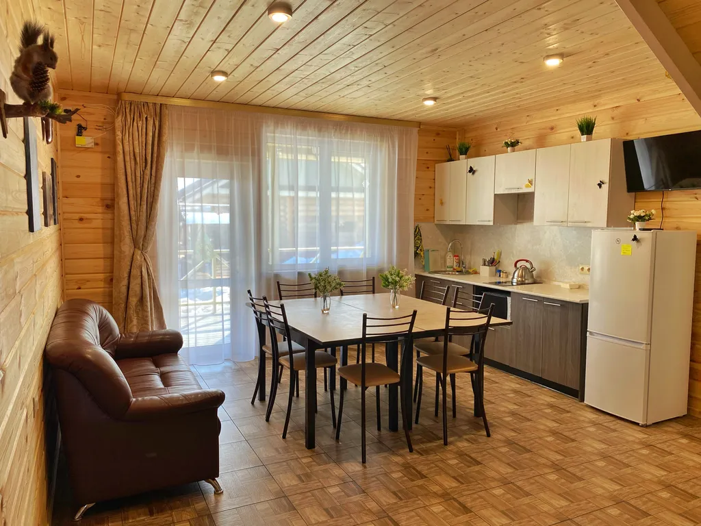 Уютный дом с большой верандой