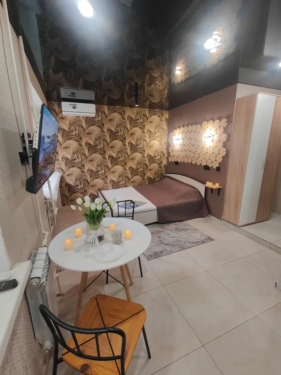 Квартира Уютная студия напротив Парка и Университета в центре Нефтяников — Омск