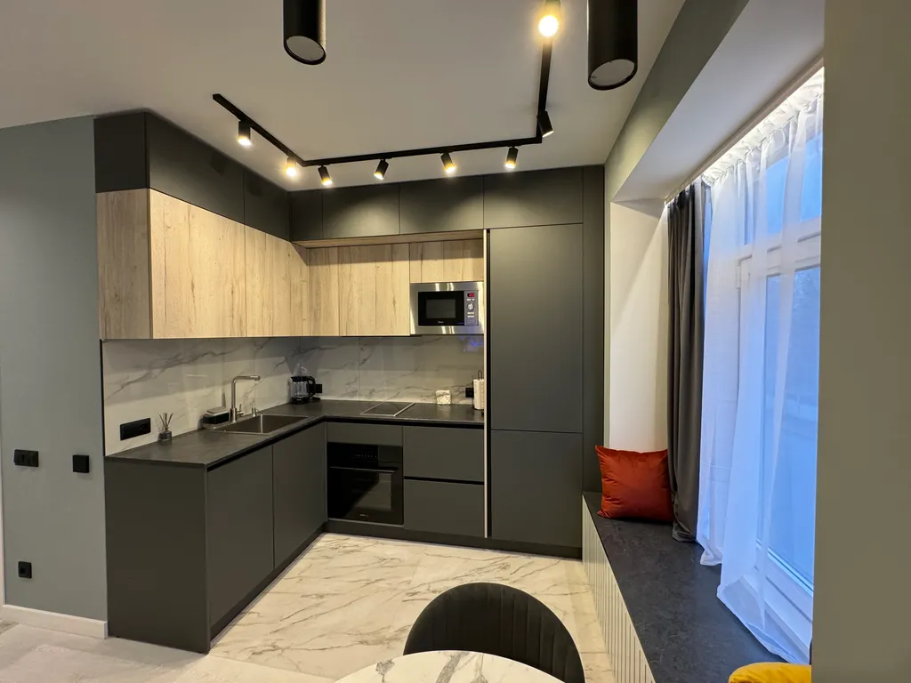 Апартаменты-студия в центре города в новом дoме бизнec-клаcса