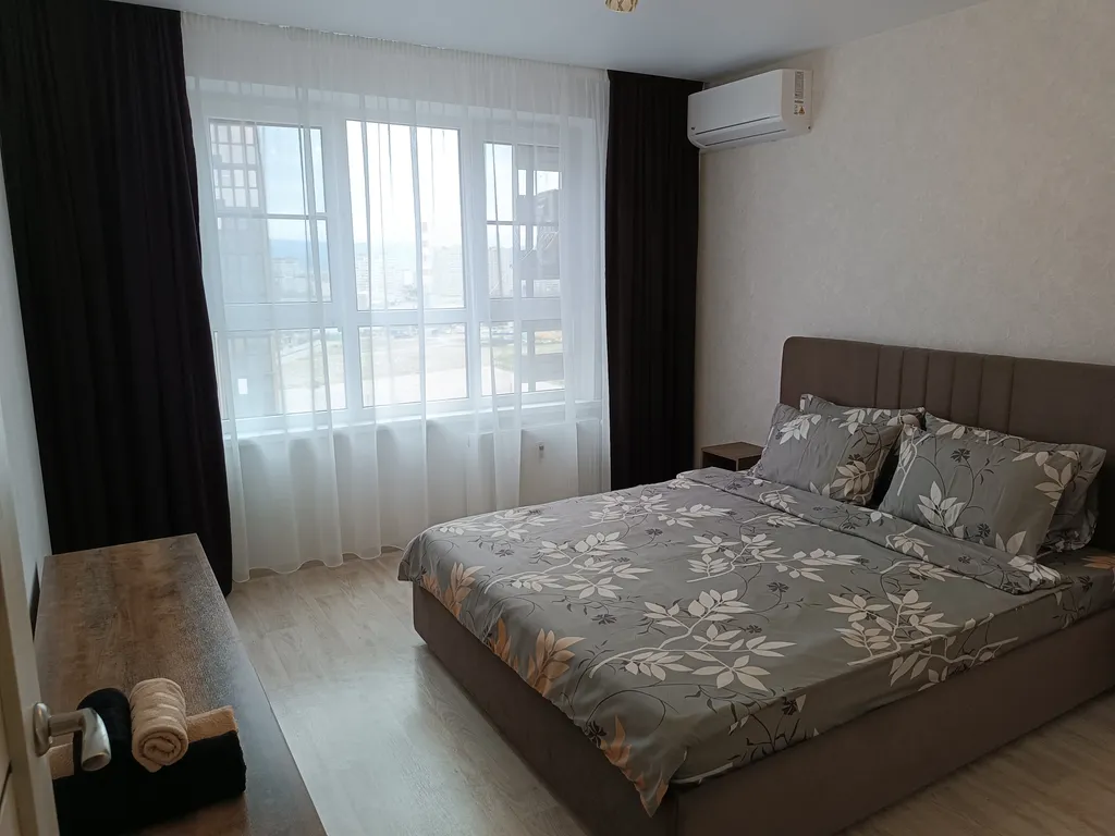 Новая квартира с видом на бухту, Маркхотскийй хребет и гору Колдун — аренда посуточно в Новороссийск