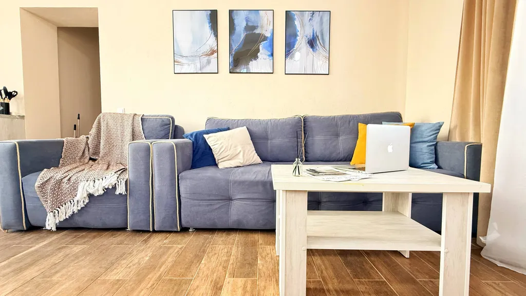 Не студия, отдельная спальня + видно море из окна