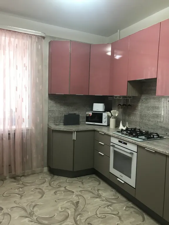 Однокомнатная квартира с окнами на парк Землячки рядом цирк, УДС Молот