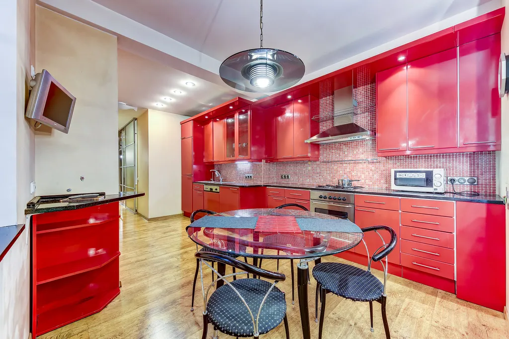 Ryss' 2BR Apt on Nevsky 79