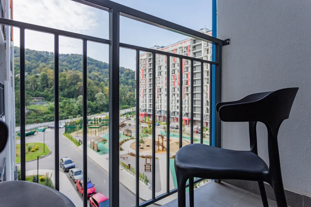 Просторная студия с дизайнерским ремонтом