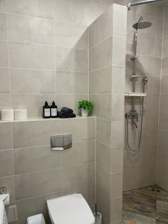 Большая квартира напротив подъемника