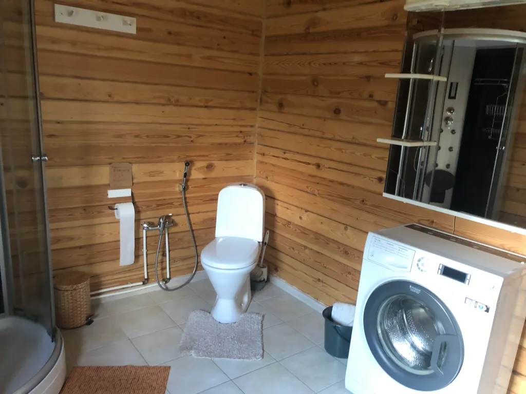 Большой уютный деревянный коттедж на самом берегу Ладожских шхер