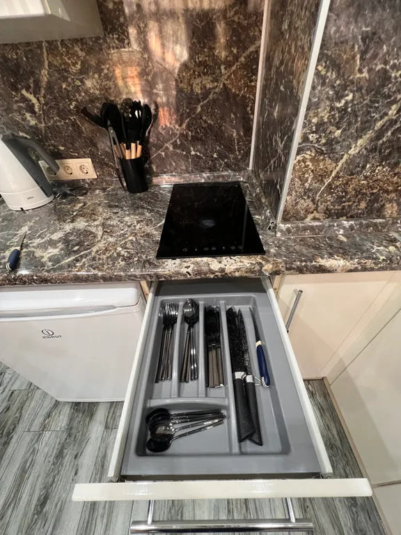 Укомплектованная студия с балконом