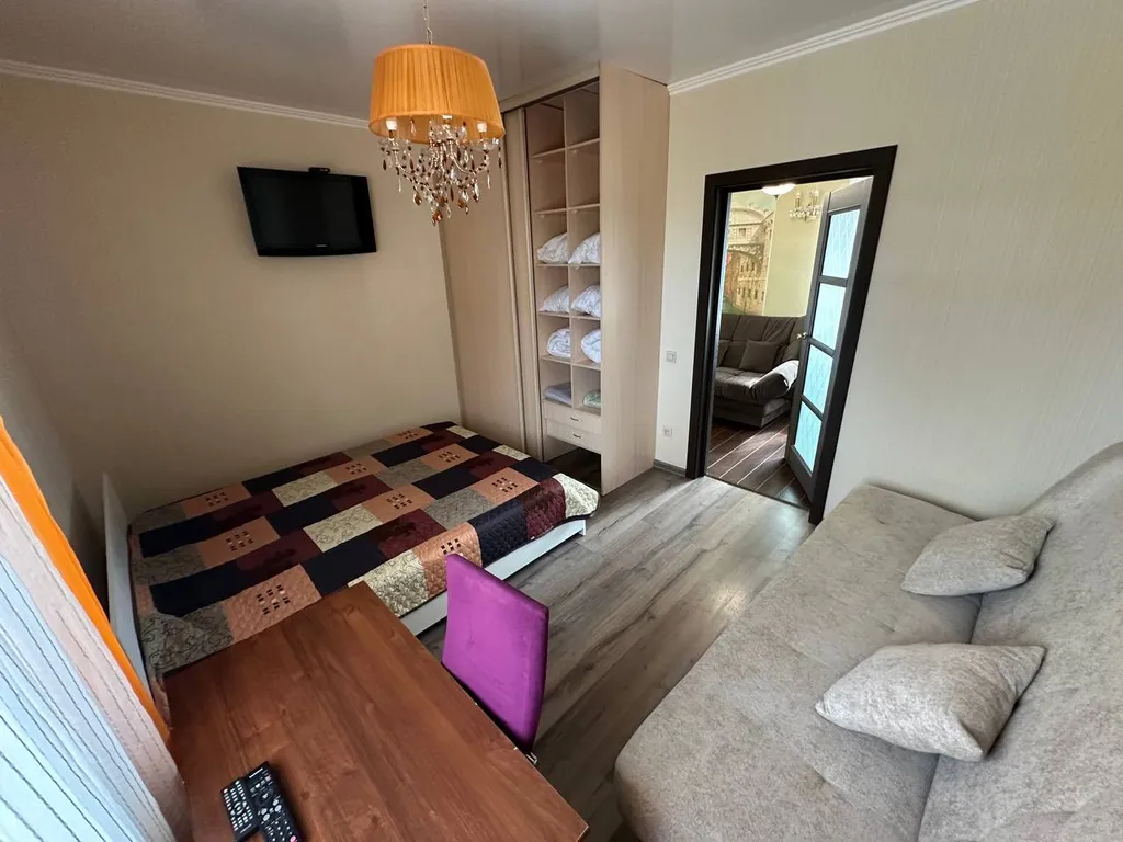 Уютный домик с бассейном в черте города