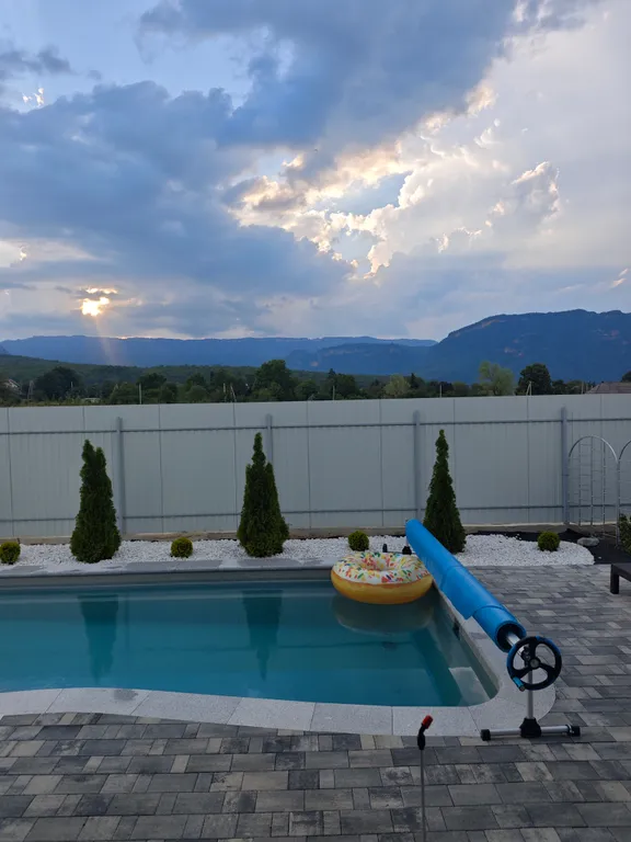 Коттедж с бассейном и баней