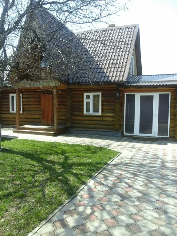 Жилой деревянный двухэтажный дом