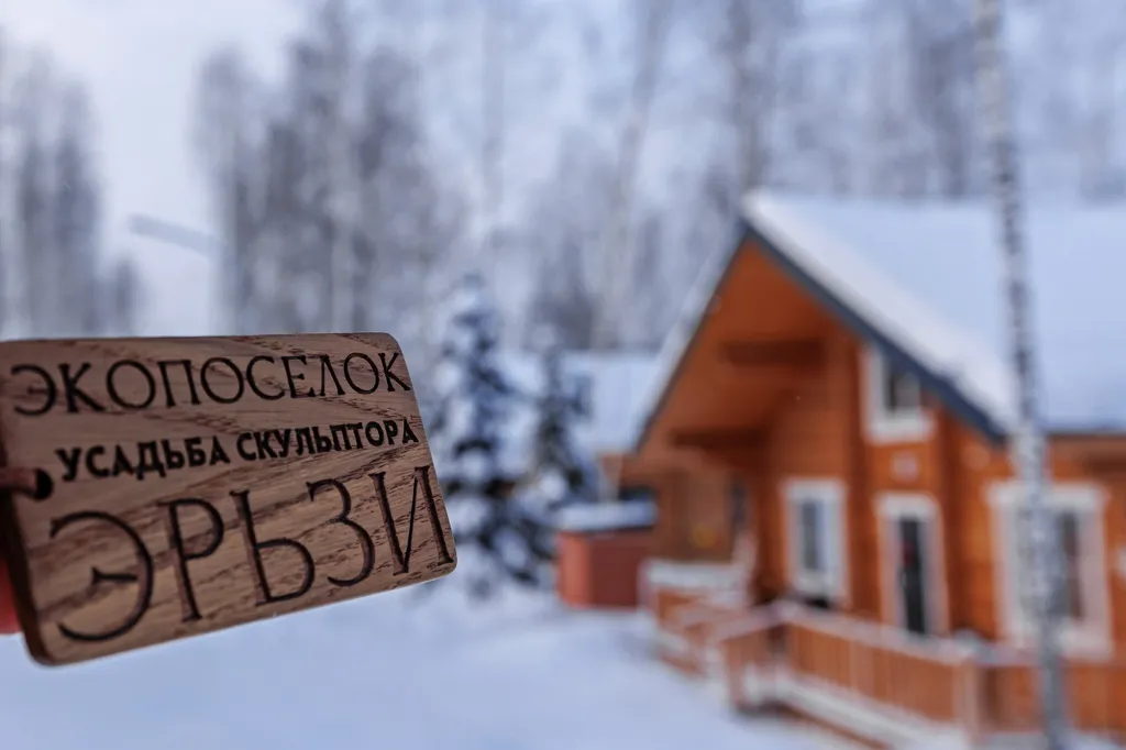 Домик в лесу КЭТ принимаем с собачками