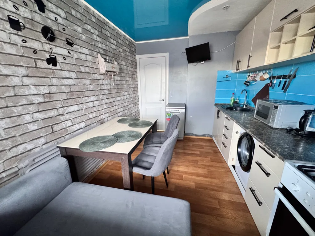 Большая двухкомнатная квартира, с отдельными спальнями и большой кухней