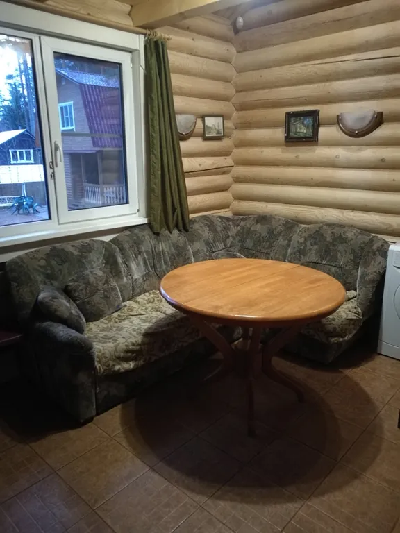 Уютный коттедж с камином у озера в Колосково