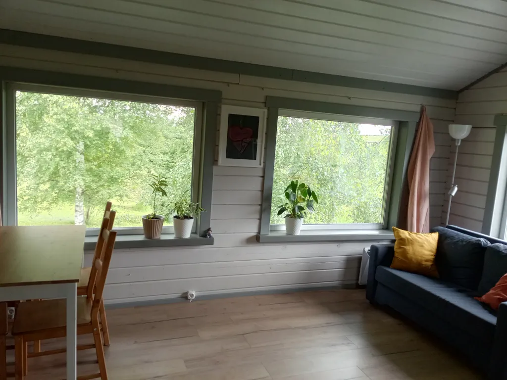 Уютный дом на краю города