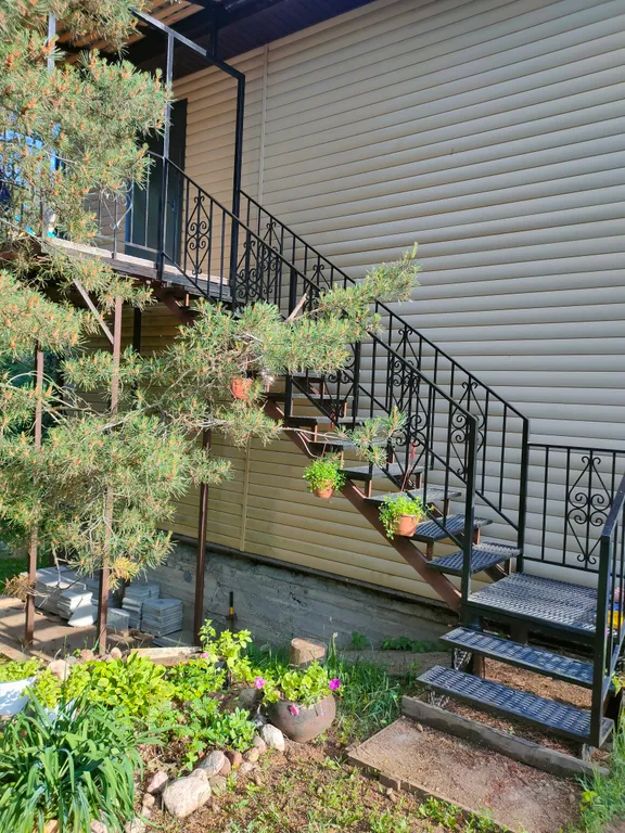 Дом на самом берегу озера селигер