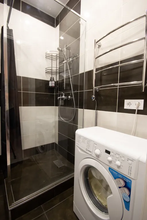 Апартамент с бассейном и балконом