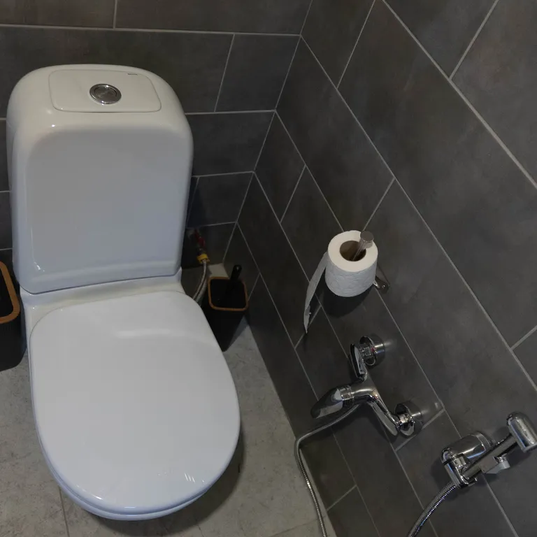 Домик на поляне любви в горах