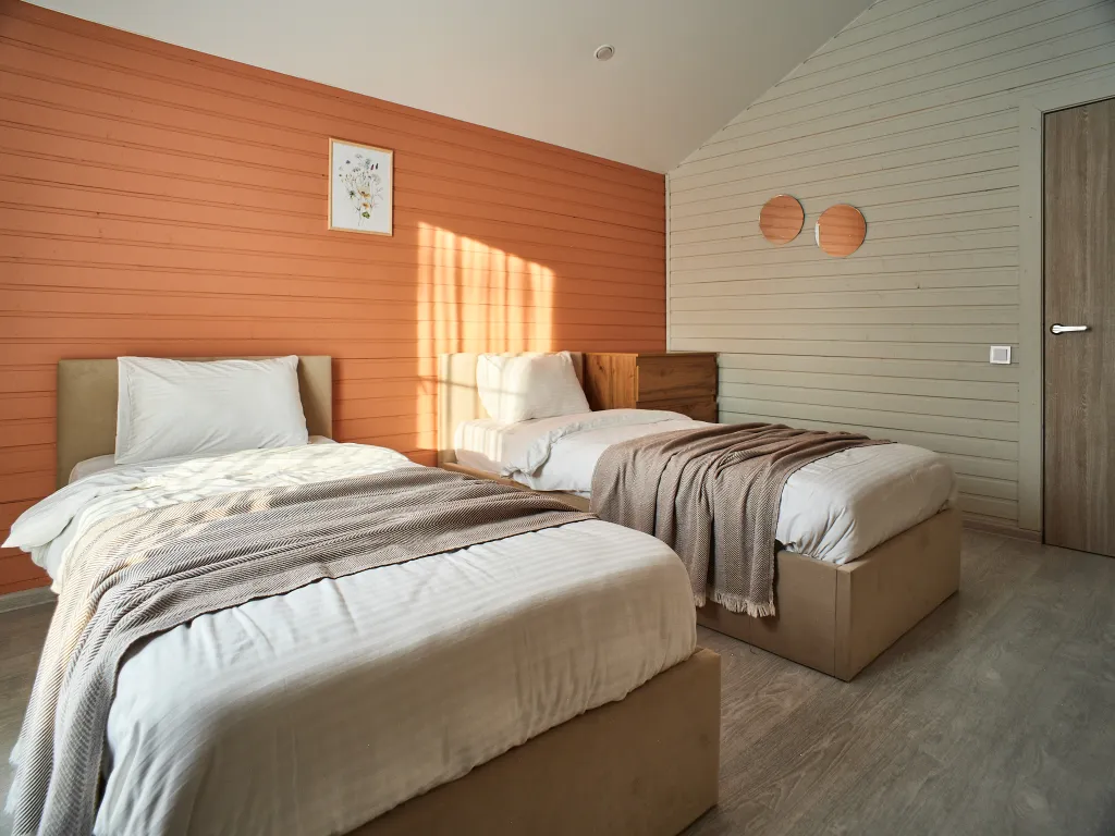 Творческий дом с игровой и полкой увлечений