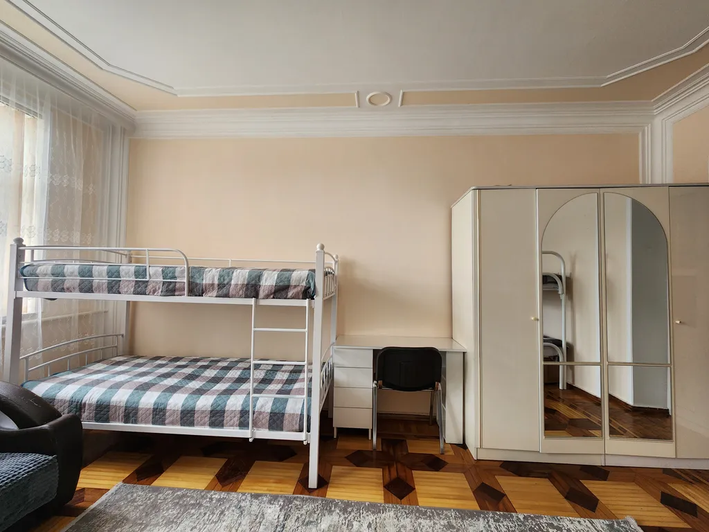 Уютный дом возле термального источника по дороге на курорт Мамисон