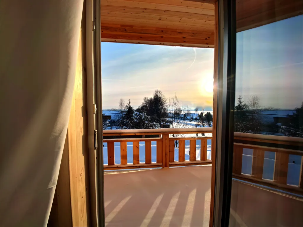 Дом с видом на озеро