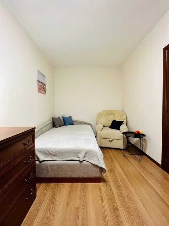 Квартира Уютная евро 3-комнатная квартира в 1 минуте от метро Академическая — Москва