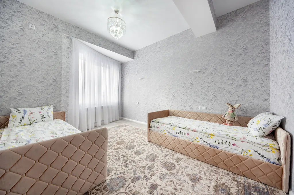 Просторная квартира с видом на горы в центре