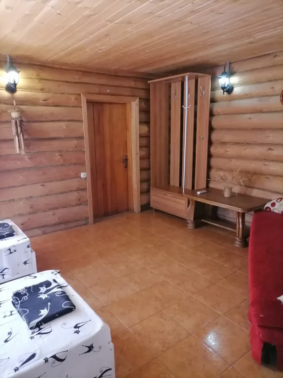 Жилой деревянный двухэтажный дом