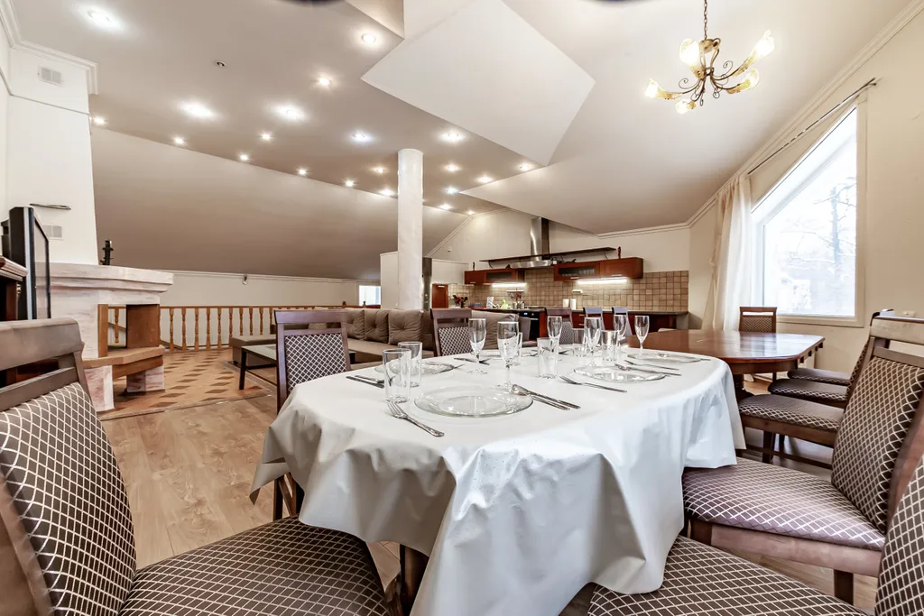 Коттедж с бассейном и сауной