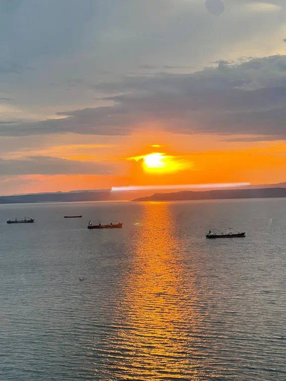 Уютная квартира в центре города» с балконом и видом на золотой Мост