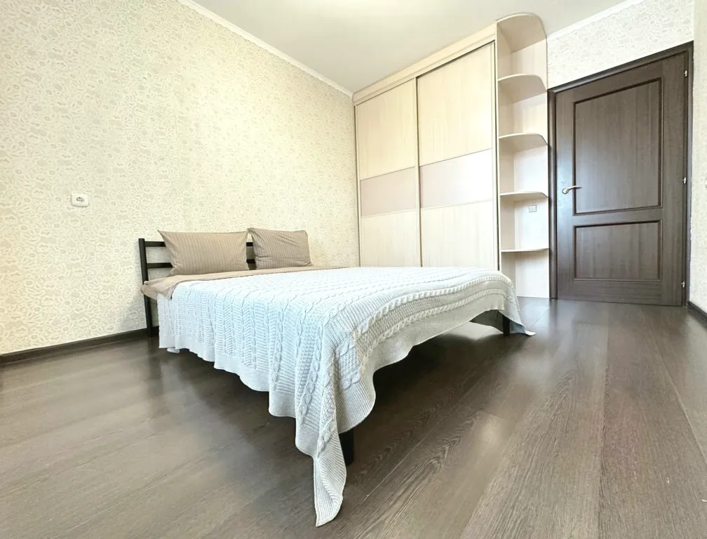 2-комнатная квартира с балконом рядом с Кузбасс-Арена и Ледовым дворцом — аренда посуточно в Кемерово