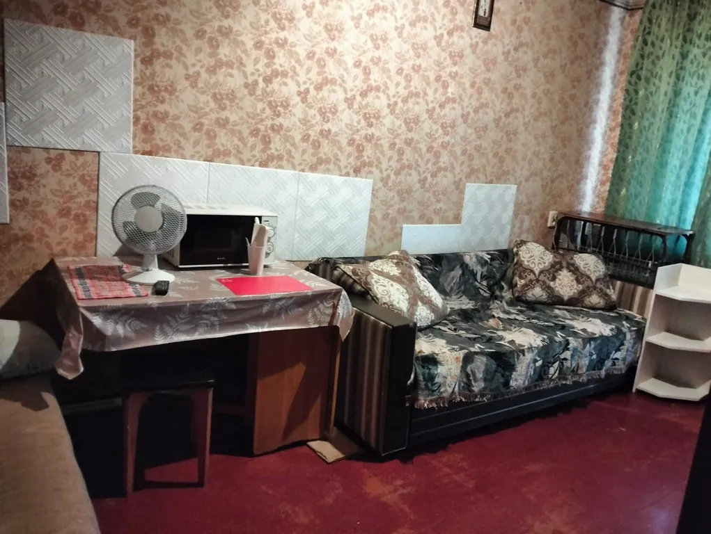 Не большая квартира в районе парка аллеи роз